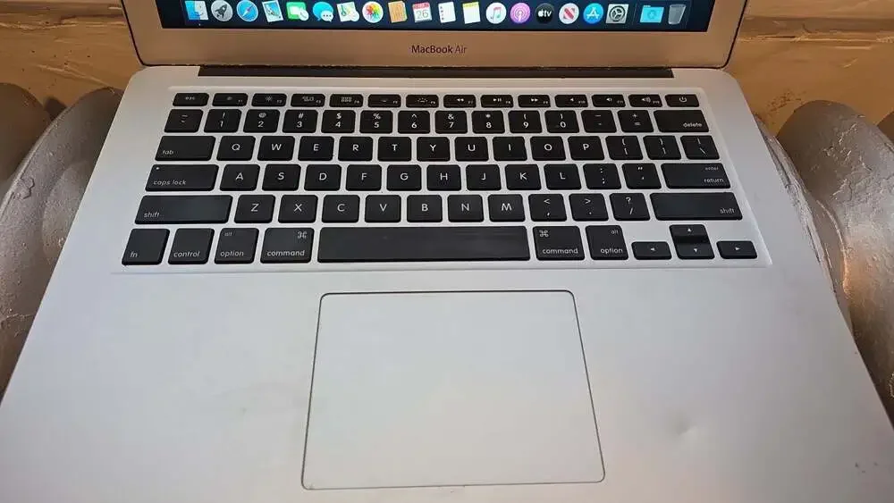 Apple MacBook Air 13-inch Model A1466 (Mid-2012) 1.8GHz Core i5 Silver